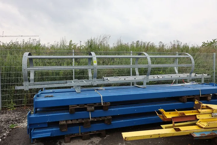Alu Leiter mit Rückenschutz Länge: 400 cm
